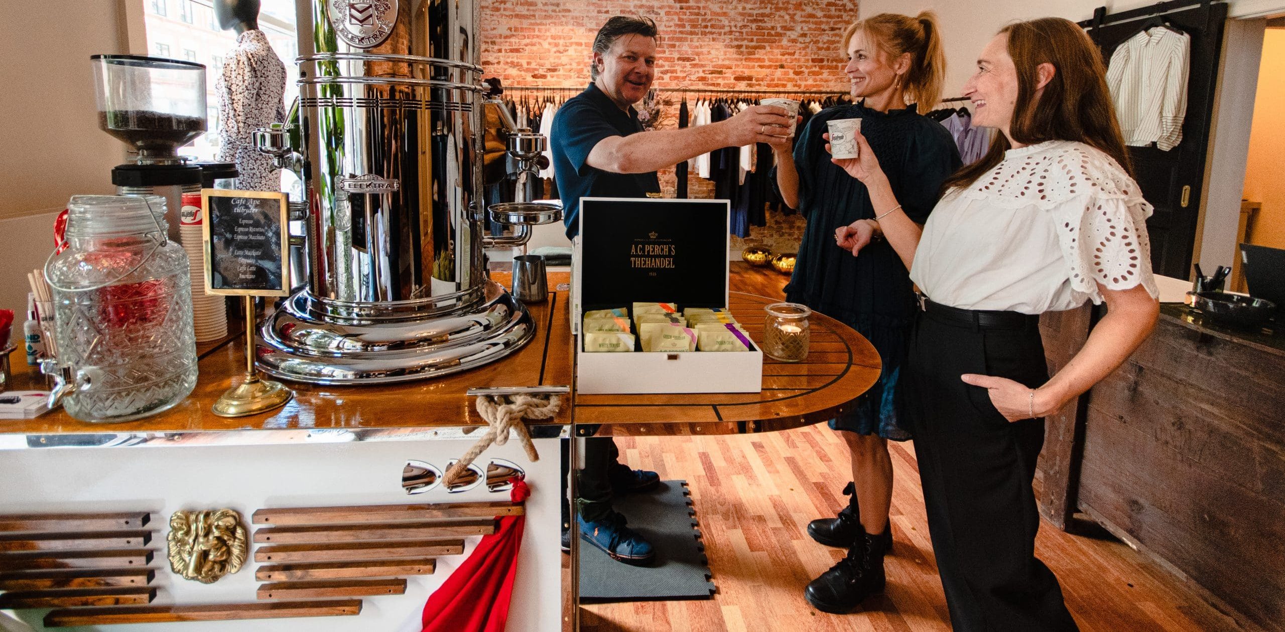 Kaffevogn til julefrokost – Café Ape serverer italiensk kaffe til firmajulen